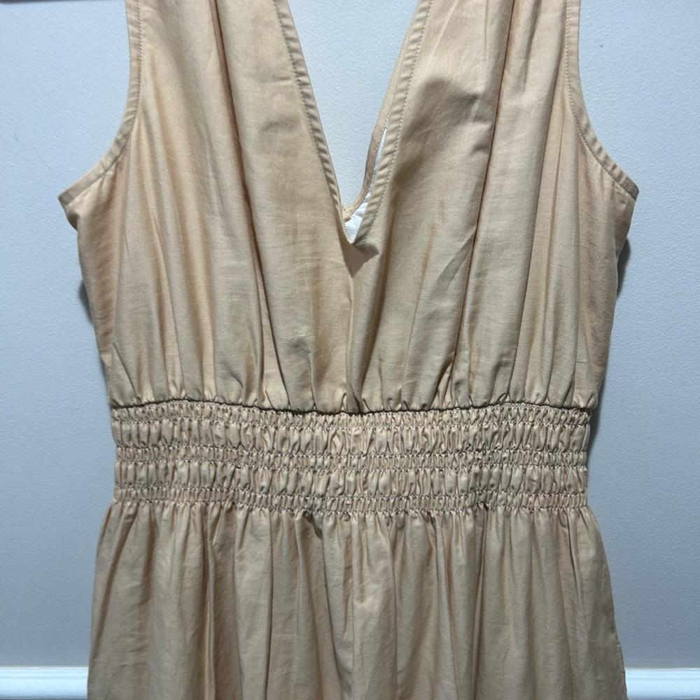 Elegant Tan and White Tiered Dress - Picture 2 of 3